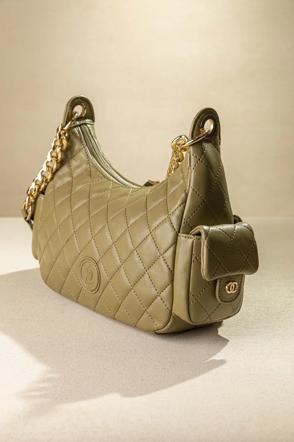 Τσαντάκι ώμου με εξωτερικά τσεπάκια