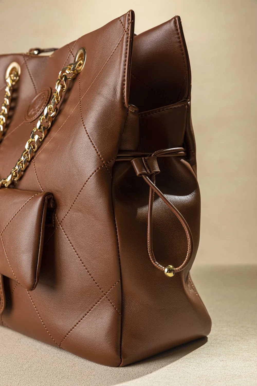 Ελαφριά τσάντα ώμου με διπλό κράτημα