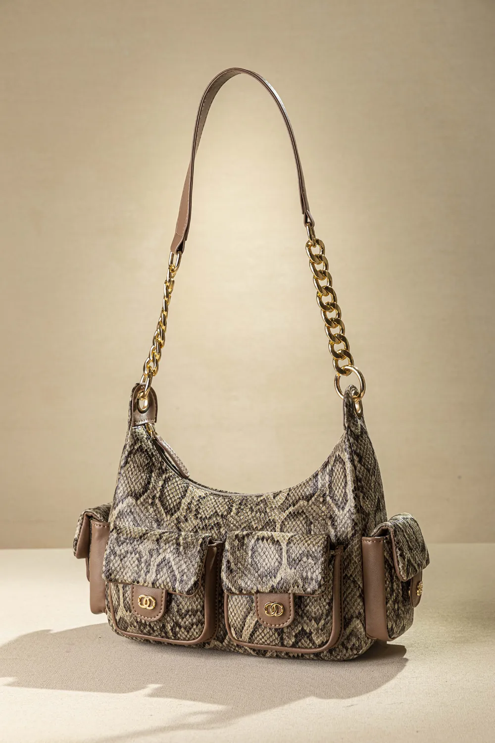 Τσαντάκι ώμου με εξωτερικά τσεπάκια