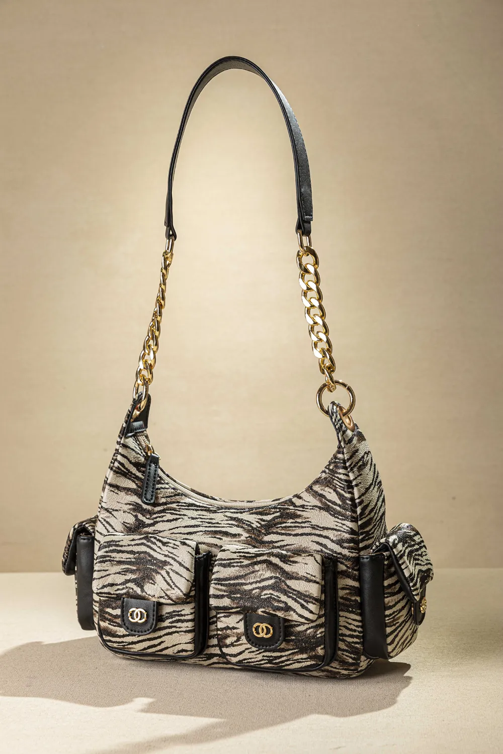 Τσαντάκι ώμου με εξωτερικά τσεπάκια