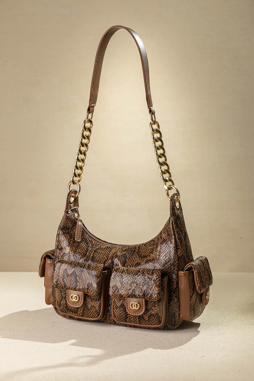 Τσαντάκι ώμου με εξωτερικά τσεπάκια