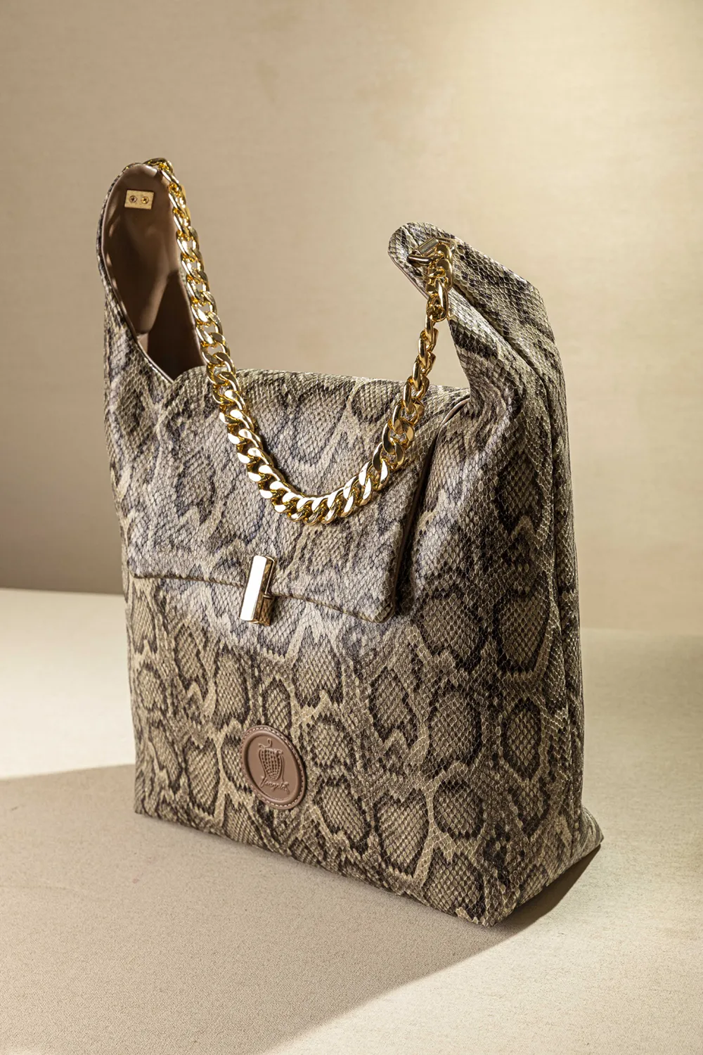 Πανάλαφρη τσάντα ώμου και καπάκι