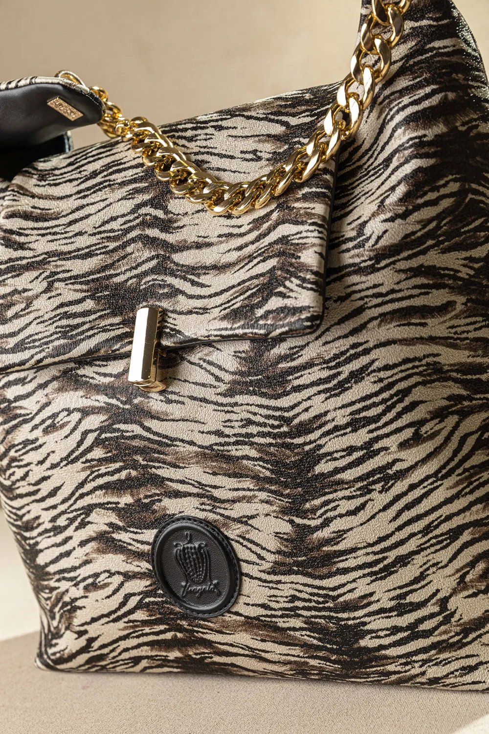 Πανάλαφρη τσάντα ώμου και καπάκι