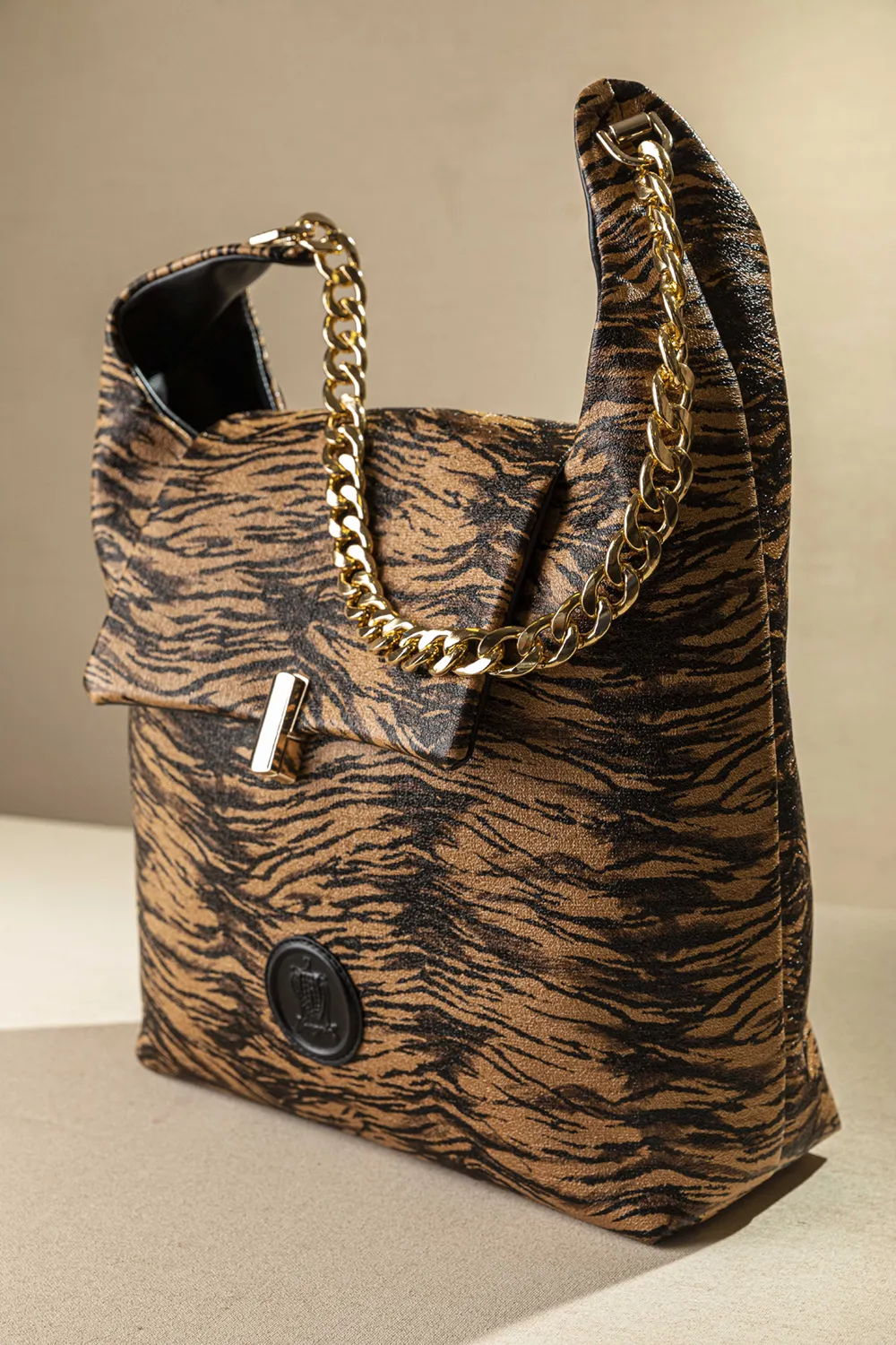 Πανάλαφρη τσάντα ώμου και καπάκι