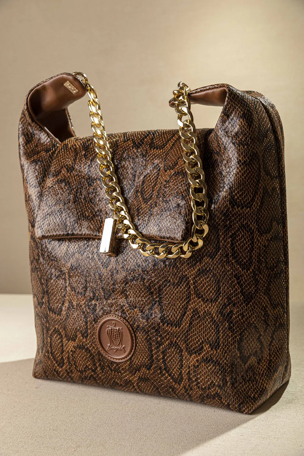 Πανάλαφρη τσάντα ώμου και καπάκι