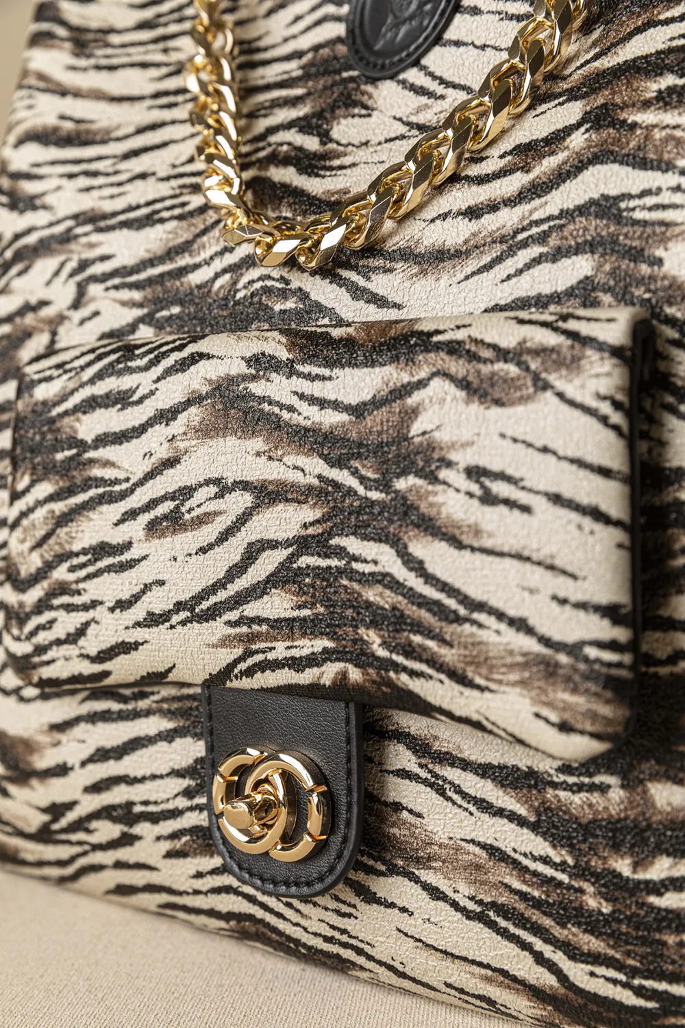 Ελαφριά τσάντα ώμου με διπλό κράτημα