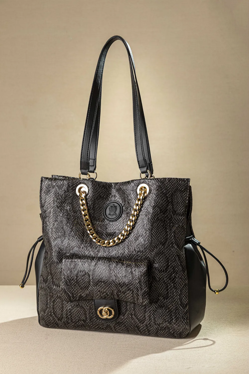 Ελαφριά τσάντα ώμου με διπλό κράτημα