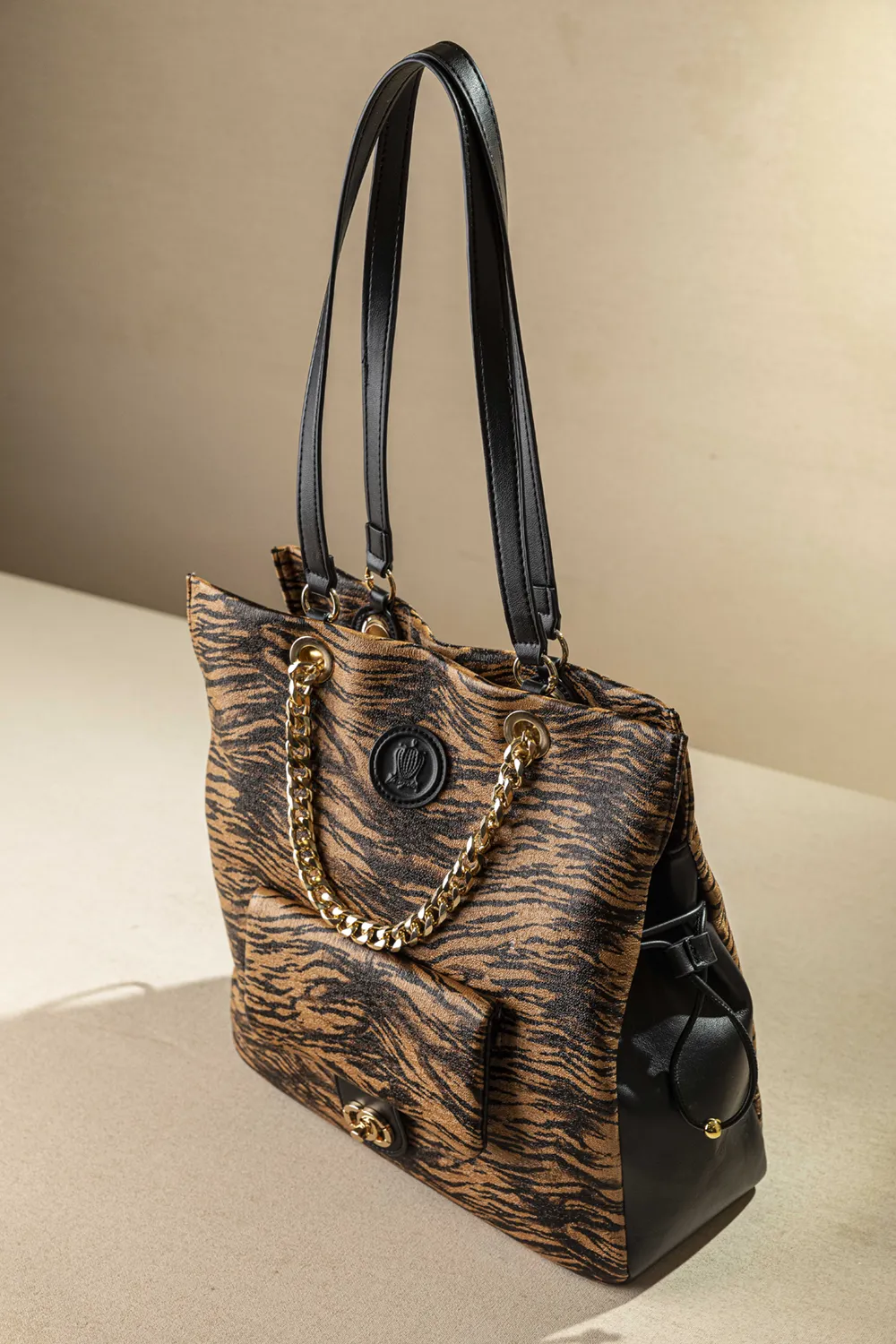 Ελαφριά τσάντα ώμου με διπλό κράτημα