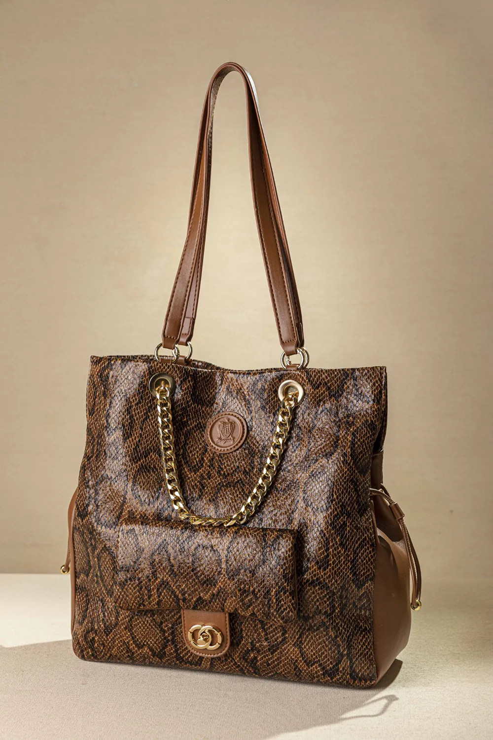 Ελαφριά τσάντα ώμου με διπλό κράτημα