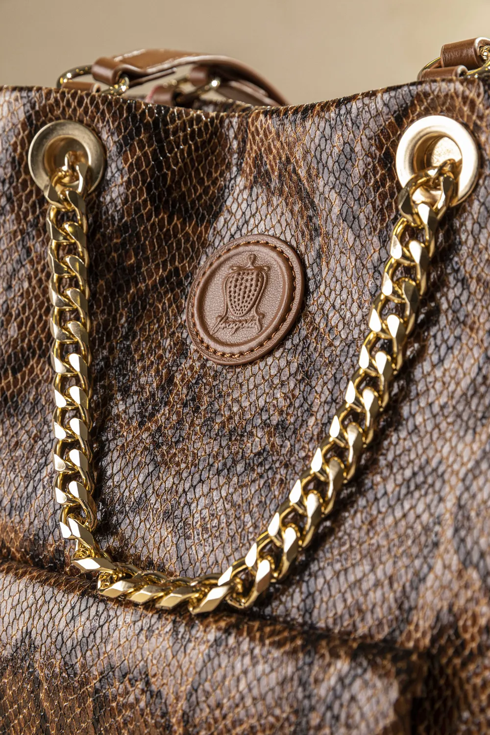 Ελαφριά τσάντα ώμου με διπλό κράτημα