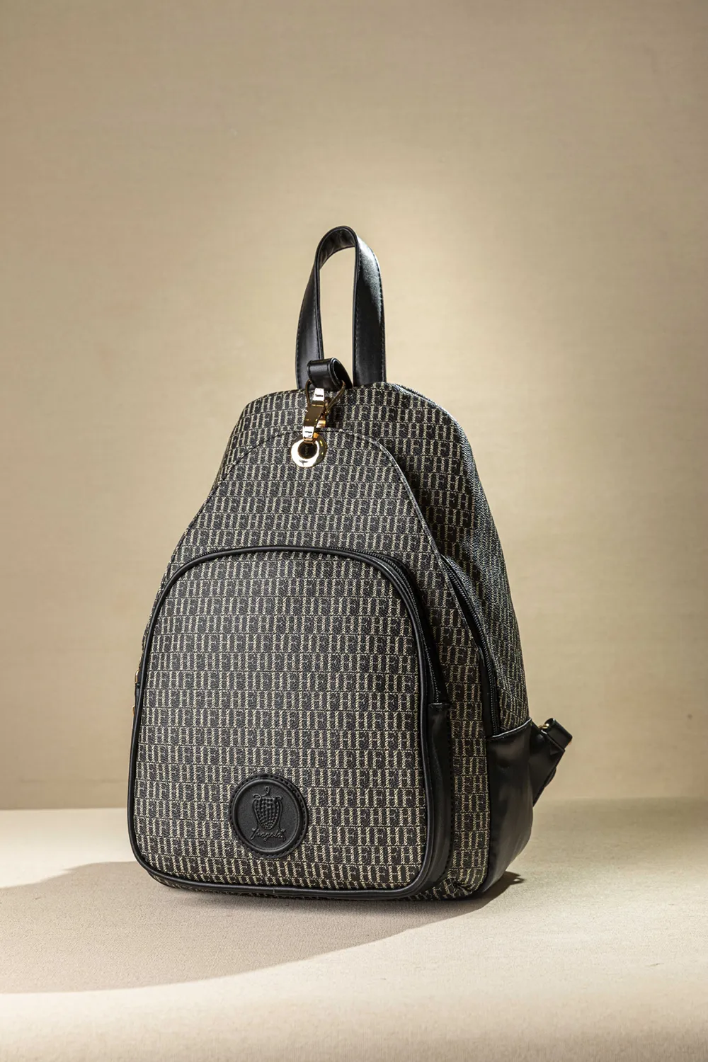 Backpack με πολλές θήκες και casual logo Backpack με πολλές θήκες και casual logo