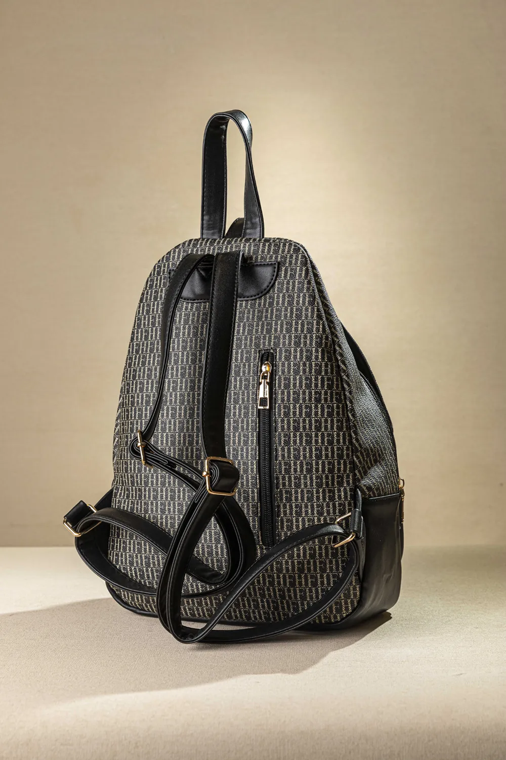 Backpack με πολλές θήκες και casual logo