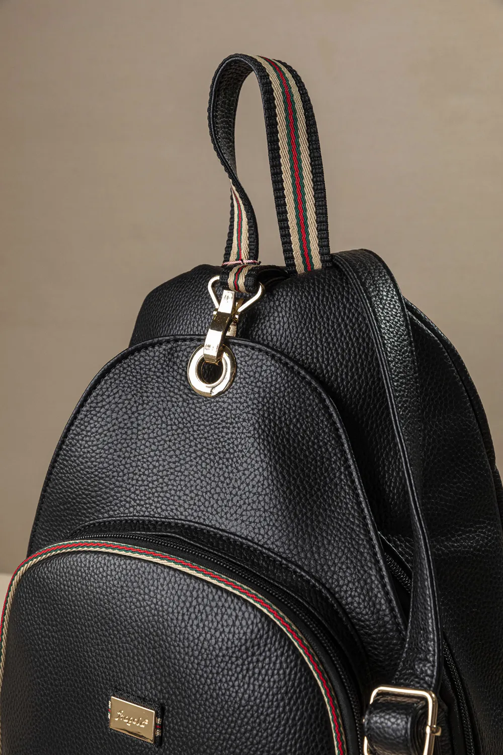 Backpack με πολλές θήκες και casual logo Backpack με πολλές θήκες και casual logo