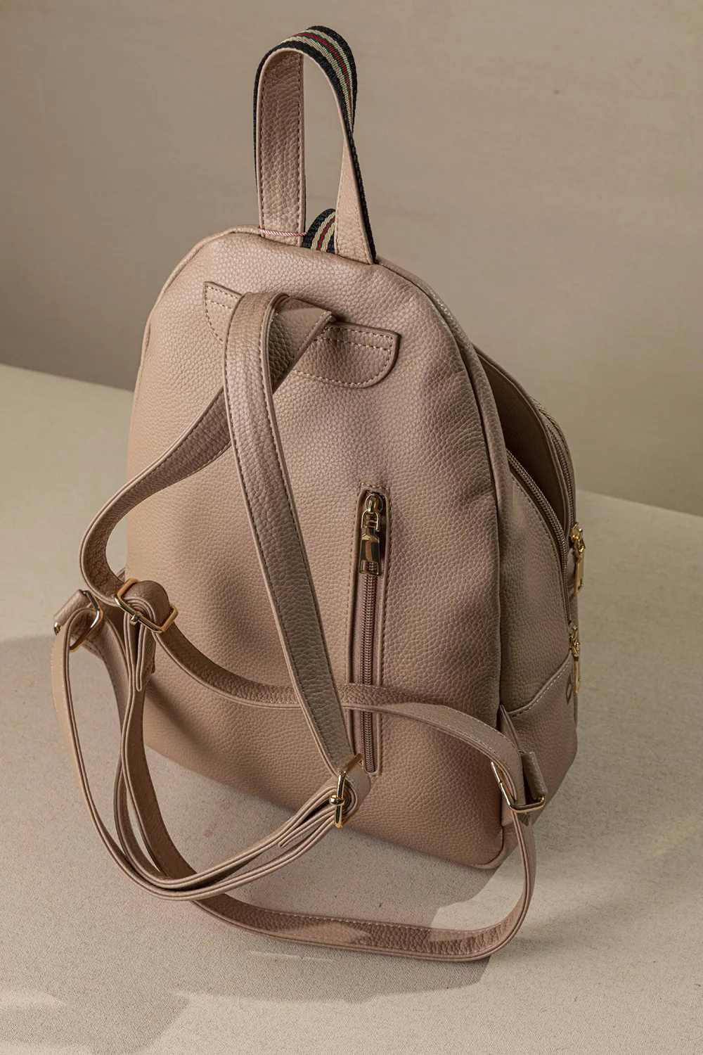 Backpack με πολλές θήκες και casual logo