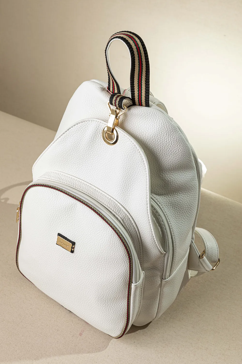 Backpack με πολλές θήκες και casual logo Backpack με πολλές θήκες και casual logo