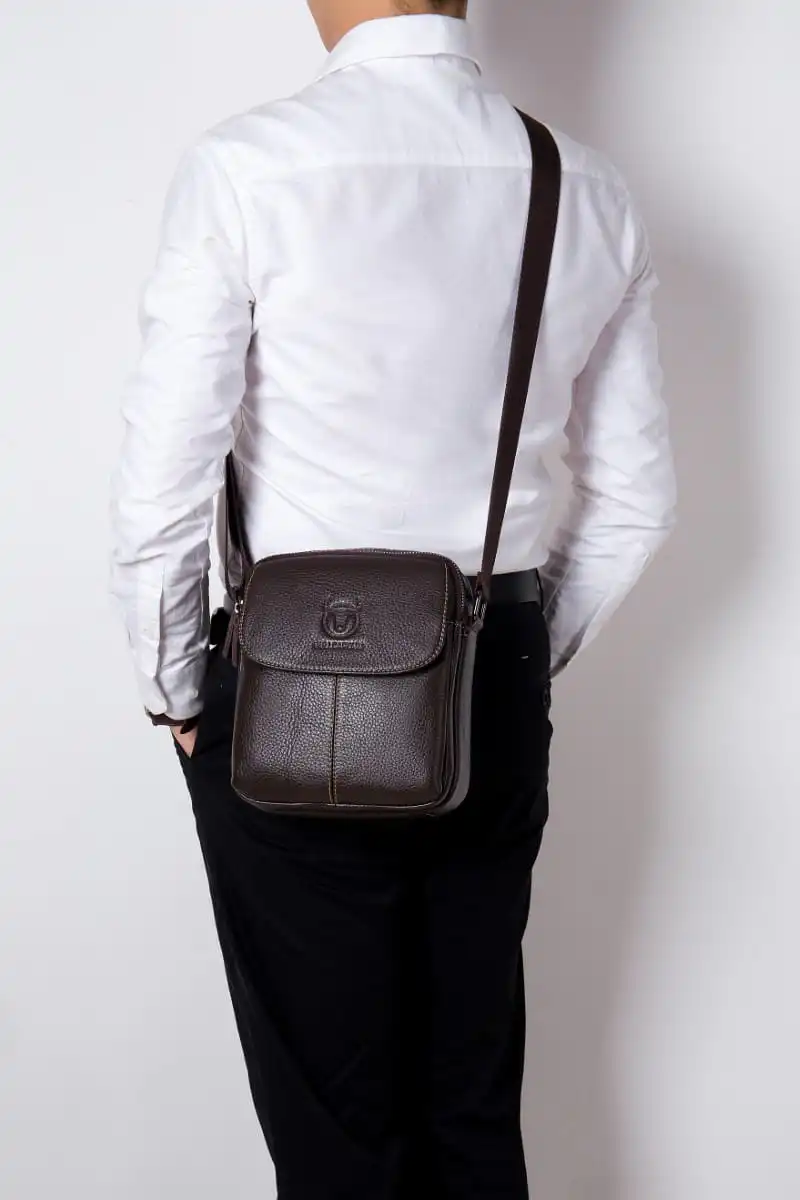 Δερμάτινο τσαντάκι ώμου Bull Captain DJB 07 σκούρο καφέ