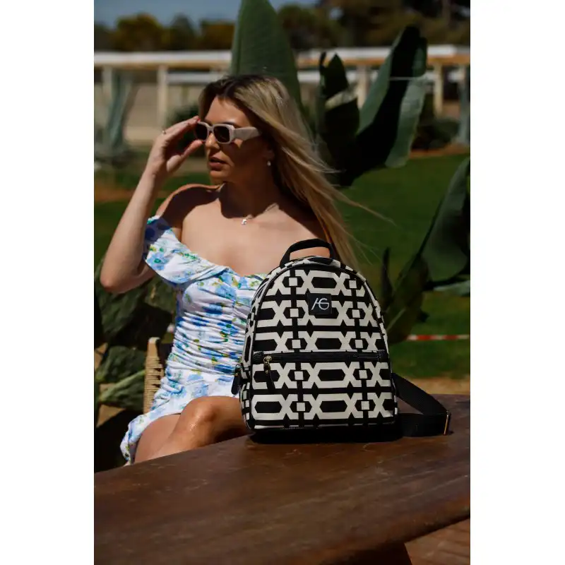 Ασπρόμαυρο σακίδιο πλάτης Καλλιρόη Ασπρόμαυρο σακίδιο πλάτης Καλλιρόη