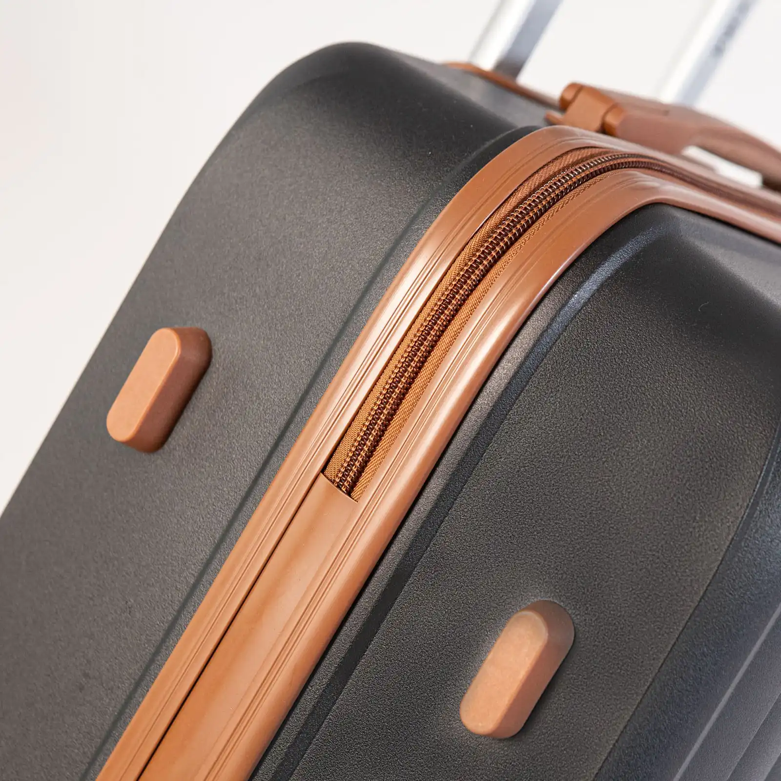 Βαλίτσα σκληρή Newcom (PP) μικρή μεσαία N1596 μαύρο