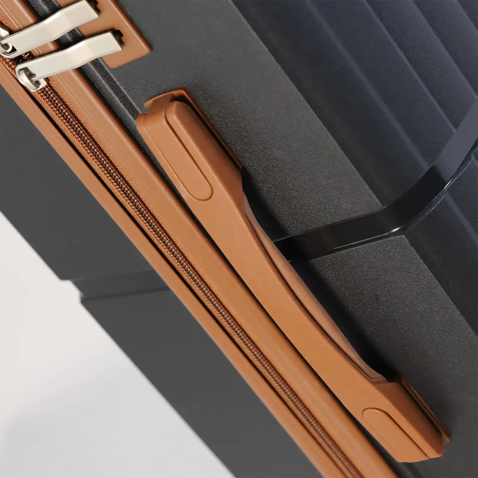 Βαλίτσα σκληρή Newcom (PP) μικρή μεσαία N1596 μαύρο