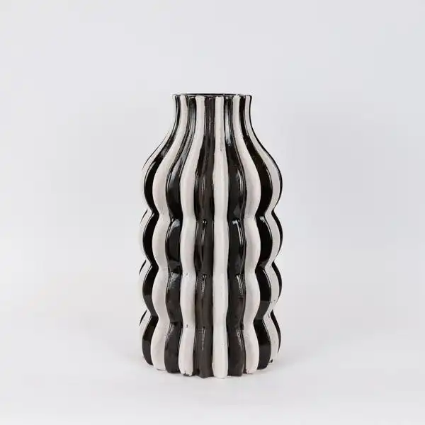 ΒΑΖΟ ΚΕΡΑΜΙΚO ΜΑΥΡΟ – ΛΕΥΚΟ 21x21x38cm ΒΑΖΟ ΚΕΡΑΜΙΚO ΜΑΥΡΟ – ΛΕΥΚΟ 21x21x38cm