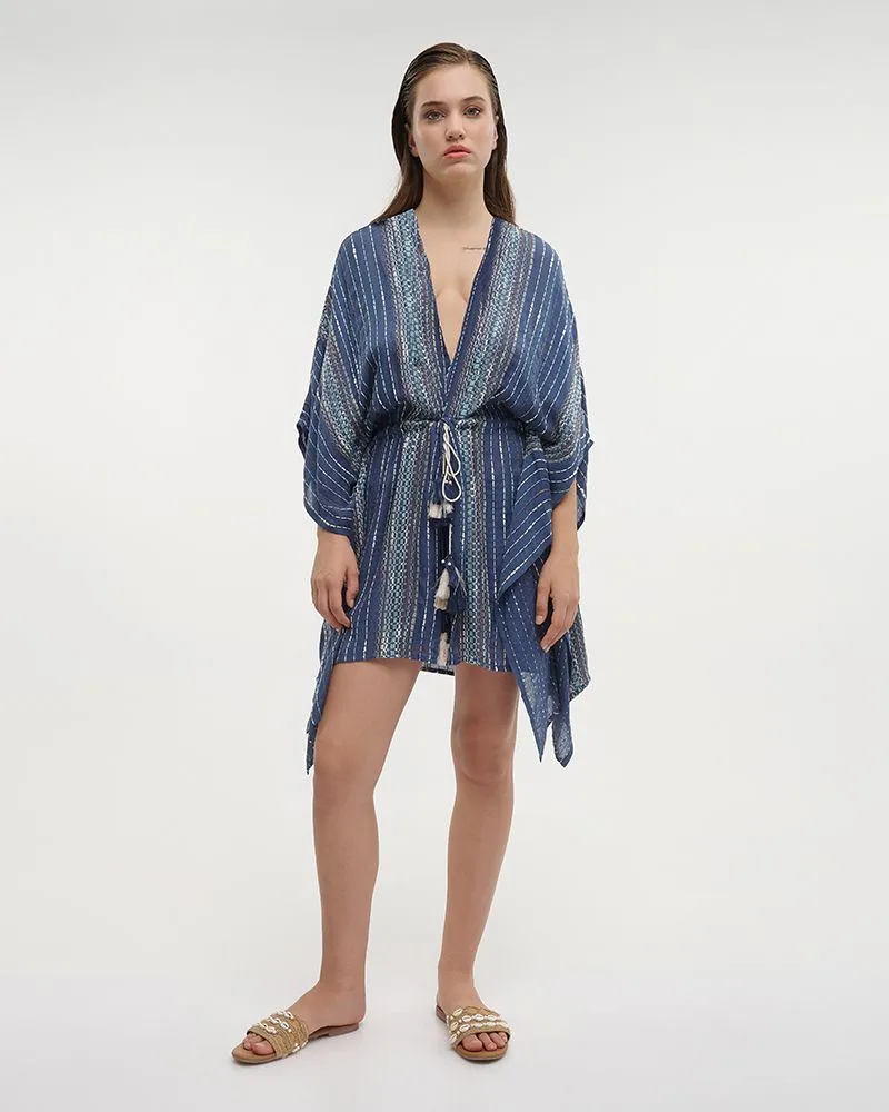 ΚΙΜΟΝΟ ΚΟΝΤΟ ΜΠΛΕ ΜΕ ΛΕΥΚΕΣ ΛΕΠΤΟΜΕΡΕΙΕΣ ONE SIZE (100%COTTON) ΚΙΜΟΝΟ ΚΟΝΤΟ ΜΠΛΕ ΜΕ ΛΕΥΚΕΣ ΛΕΠΤΟΜΕΡΕΙΕΣ ONE SIZE (100%COTTON)