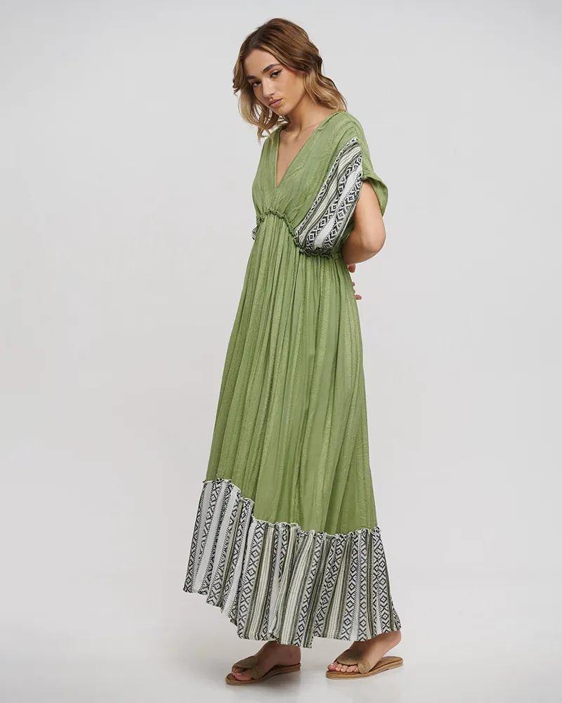 ΦΟΡΕΜΑ ΜΑΚΡΥ ΜΕ 3/4 ΜΑΝΙΚΙ ΣΕ ΠΡΑΣΙΝΟ ΧΡΩΜΑ ΜΕ ΑΣΠΡΟΜΑΥΡΕΣ ΛΕΠΤΟΜΕΡΕΙΕΣ ONE SIZE (100% COTTON)