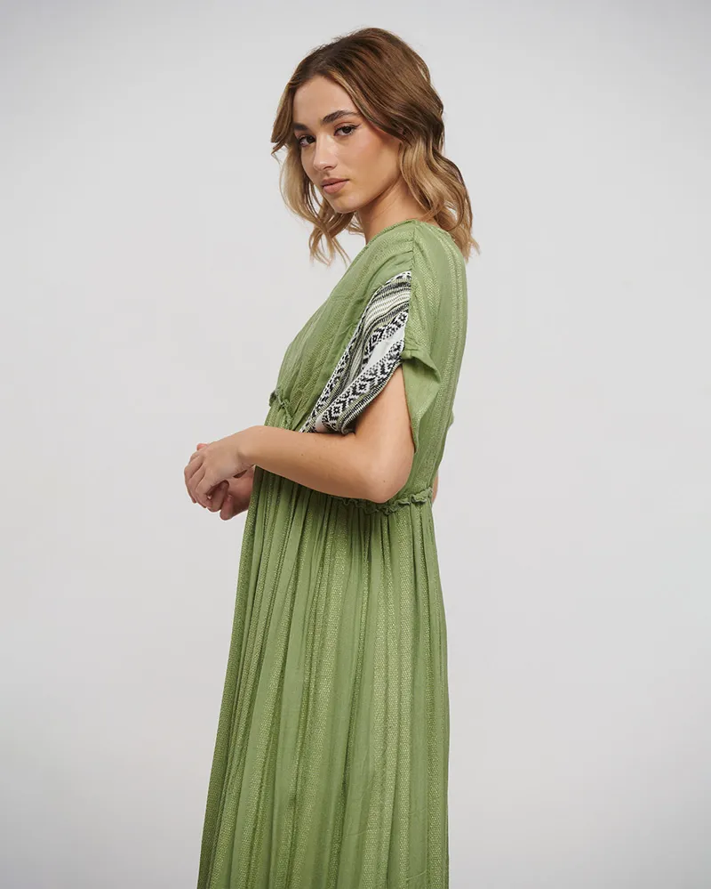 ΦΟΡΕΜΑ ΜΑΚΡΥ ΜΕ 3/4 ΜΑΝΙΚΙ ΣΕ ΠΡΑΣΙΝΟ ΧΡΩΜΑ ΜΕ ΑΣΠΡΟΜΑΥΡΕΣ ΛΕΠΤΟΜΕΡΕΙΕΣ ONE SIZE (100% COTTON)