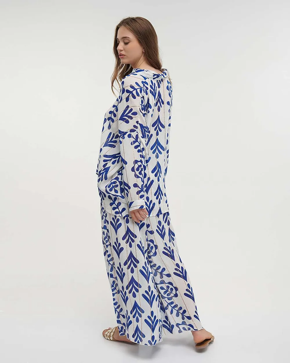 ΠΟΥΚΑΜΙΣΟ ΜΕ ΜΑΚΡΥ ΜΑΝΙΚΙ ΣΕ ΛΕΥΚΟ/ΜΠΛΕ ΧΡΩΜΑ ΜΕ LUREX ONE SIZE(100% VISCOSE)