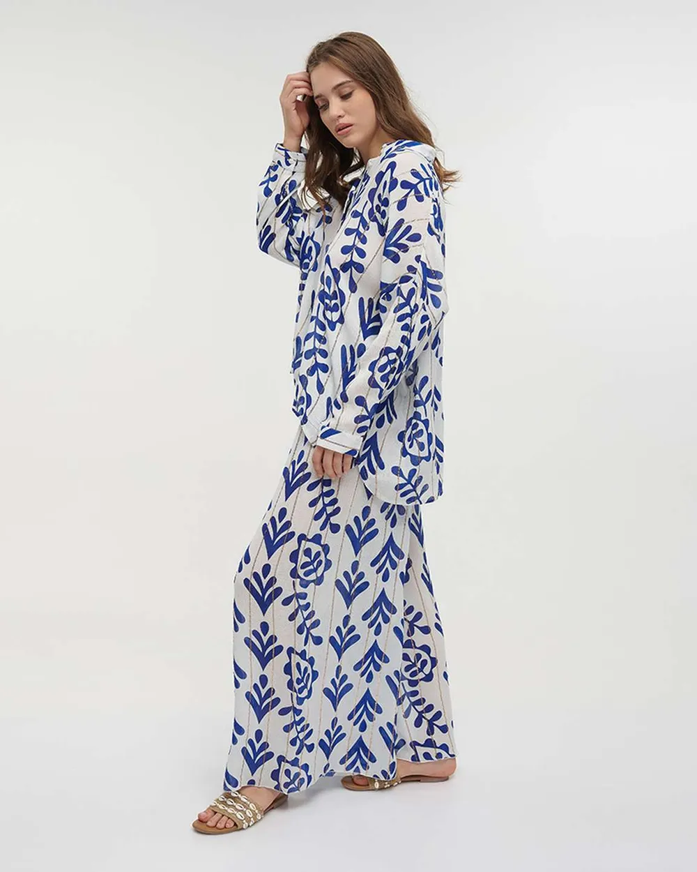 ΠΟΥΚΑΜΙΣΟ ΜΕ ΜΑΚΡΥ ΜΑΝΙΚΙ ΣΕ ΛΕΥΚΟ/ΜΠΛΕ ΧΡΩΜΑ ΜΕ LUREX ONE SIZE(100% VISCOSE)