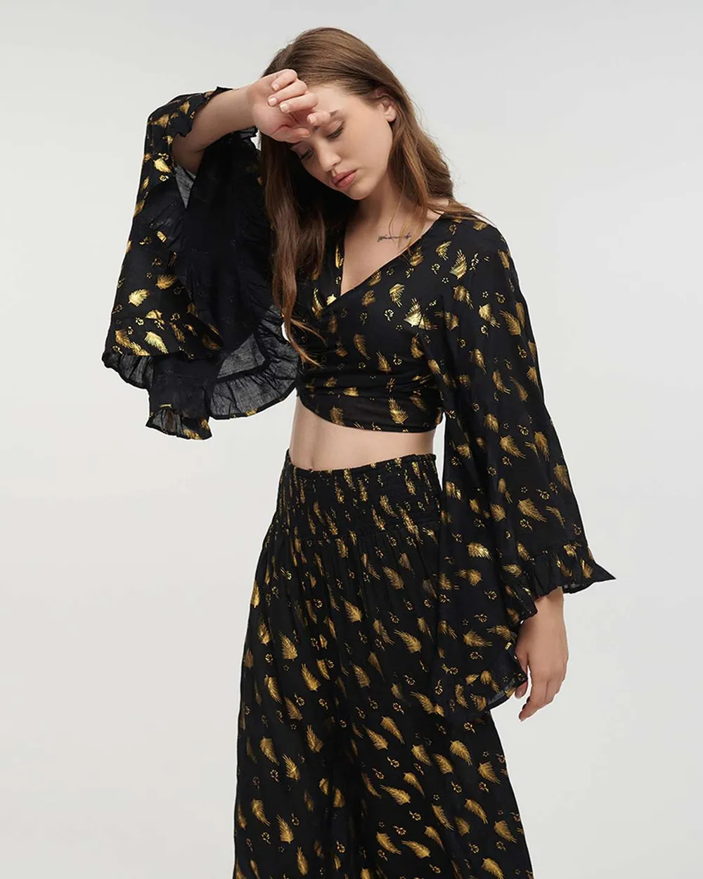 ΤΟΠ ΚΟΝΤΟ ΔΕΤΟ ΣΕ ΜΑΥΡΟ ΧΡΩΜΑ ΜΕ ΧΡΥΣΕΣ ΛΕΠΤΟΜΕΡΕΙΕΣ ΟNE SIZE(100% VISCOSE)