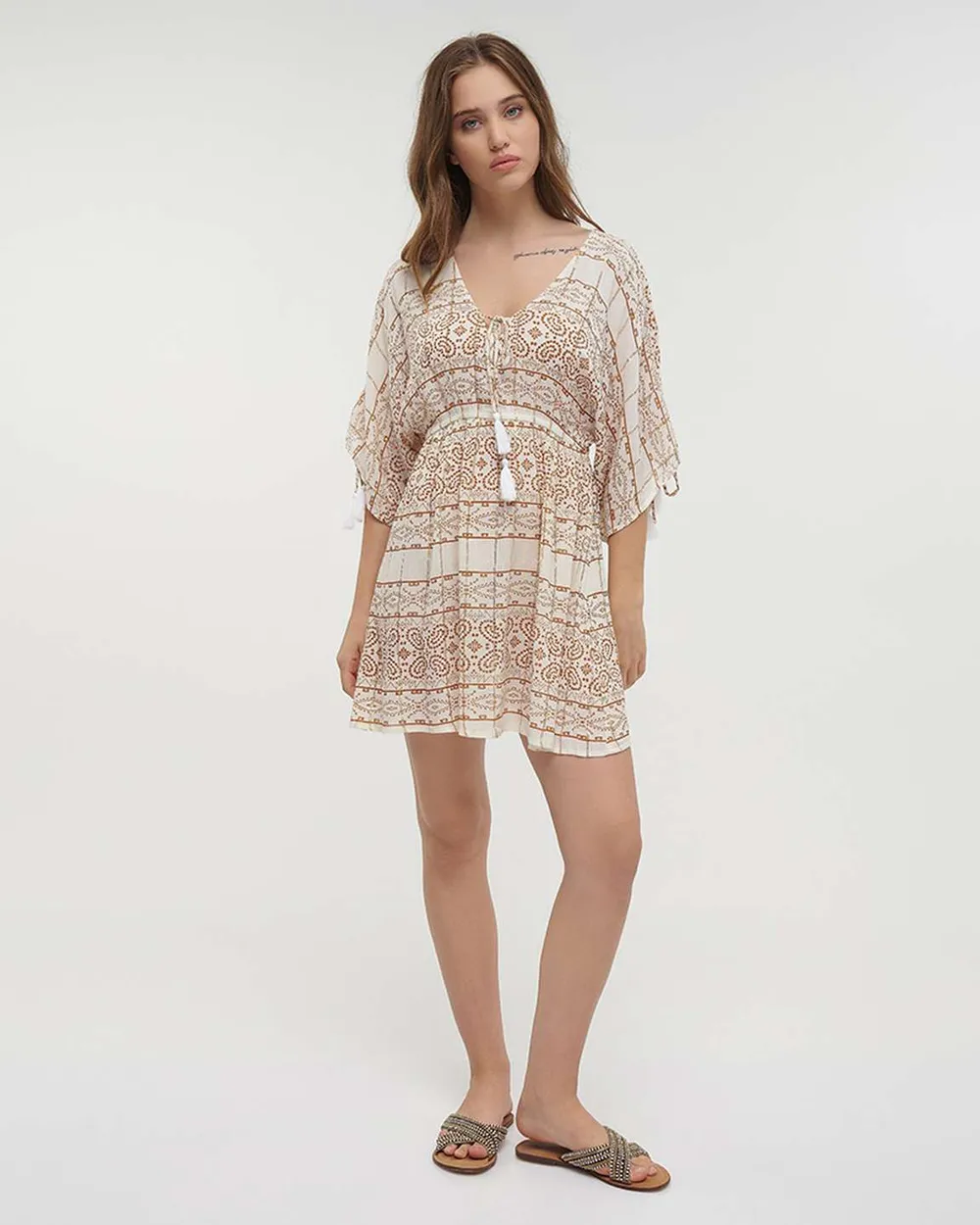 ΦΟΡΕΜΑ ΚΟΝΤΟ MΕ ΜΑΚΡΥ ΜΑΝΙΚΙ ΣΕ ΛΕΥΚΟ/ ΚΑΦΕ ΧΡΩΜΑ ΜΕ LUREX ONE SIZE(100% VISCOSE)