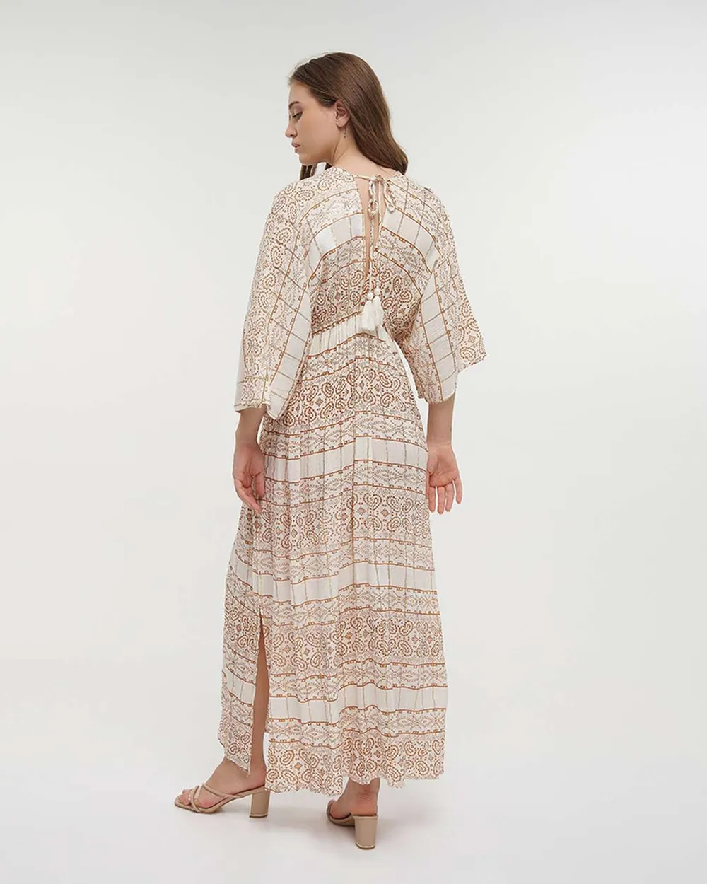 ΦΟΡΕΜΑ ΜΑΚΡΥ MΕ 3/4 ΜΑΝΙΚΙ ΣΕ ΛΕΥΚΟ/ ΚΑΦΕ ΧΡΩΜΑ ΜΕ LUREX ONE SIZE(100% VISCOSE) ΦΟΡΕΜΑ ΜΑΚΡΥ MΕ 3/4 ΜΑΝΙΚΙ ΣΕ ΛΕΥΚΟ/ ΚΑΦΕ ΧΡΩΜΑ ΜΕ LUREX ONE SIZE(100% VISCOSE)