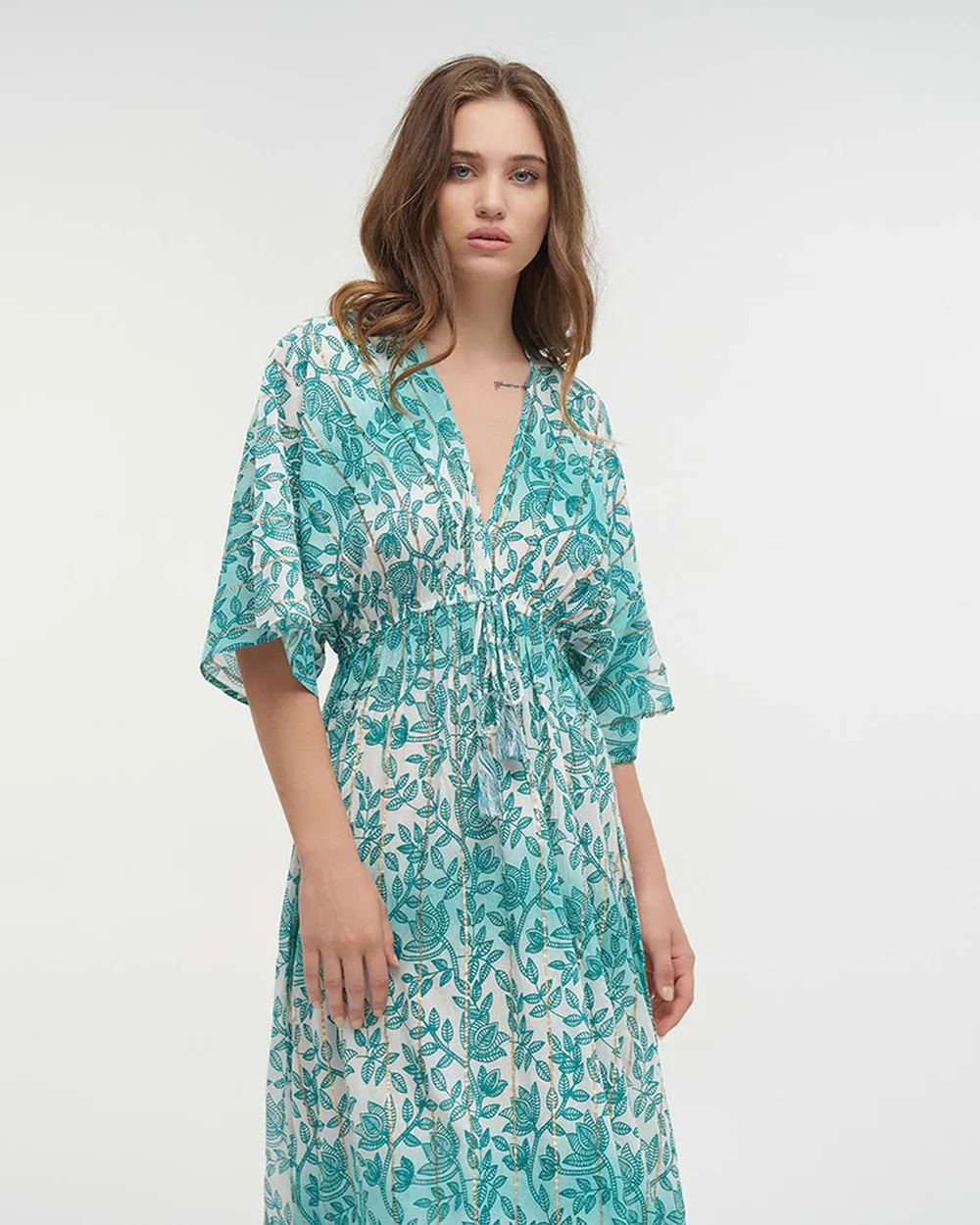 ΦΟΡΕΜΑ ΜΑΚΡΥ MΕ 3/4 ΜΑΝΙΚΙ ΣΕ ΛΕΥΚΟ/ ΠΡΑΣΙΝΟ ΧΡΩΜΑ ΜΕ LUREX ONE SIZE(100% VISCOSE)