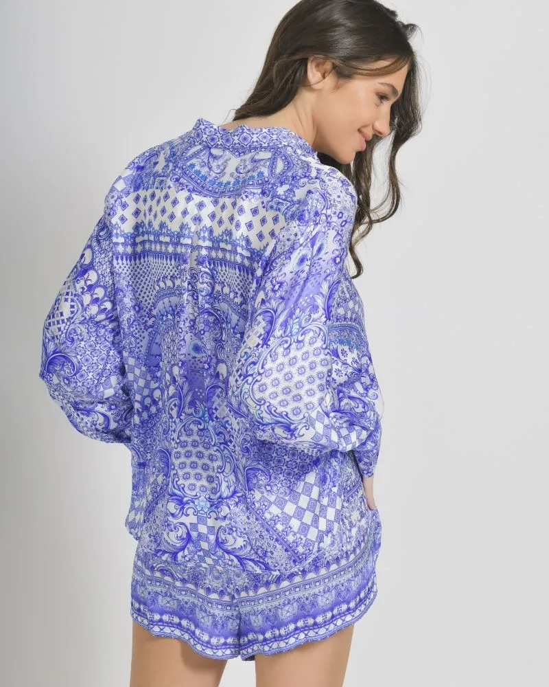 ΠΟΥΚΑΜΙΣΟ ΜΠΛΕ/ΛΕΥΚΟ ΜΕ ΣΧΕΔΙΑ ONE SIZE (100%VISCOSE SATIN) ΠΟΥΚΑΜΙΣΟ ΜΠΛΕ/ΛΕΥΚΟ ΜΕ ΣΧΕΔΙΑ ONE SIZE (100%VISCOSE SATIN)