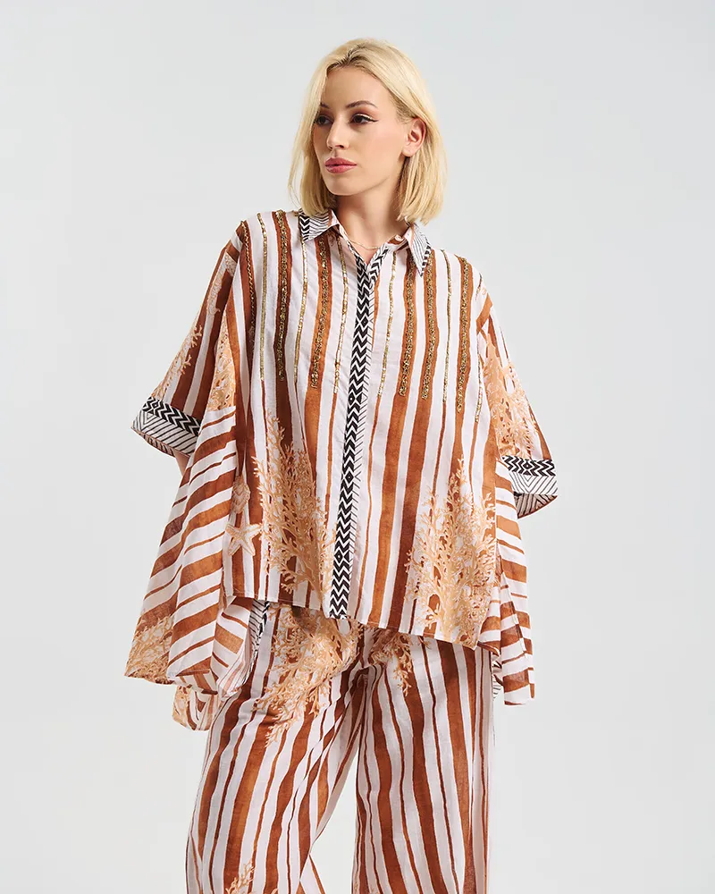 ΠΟΥΚΑΜΙΣΟ 3/4 ΣΕ ΛΕΥΚΟ/ΚΑΦΕ ΧΡΩΜΑ ΜΕ ΜΑΥΡΕΣ/ΧΡΥΣΕΣ ΛΕΠΤΟΜΕΡΕΙΕΣ ONE SIZE ( 100% COTTON) ΠΟΥΚΑΜΙΣΟ 3/4 ΣΕ ΛΕΥΚΟ/ΚΑΦΕ ΧΡΩΜΑ ΜΕ ΜΑΥΡΕΣ/ΧΡΥΣΕΣ ΛΕΠΤΟΜΕΡΕΙΕΣ ONE SIZE ( 100% COTTON)