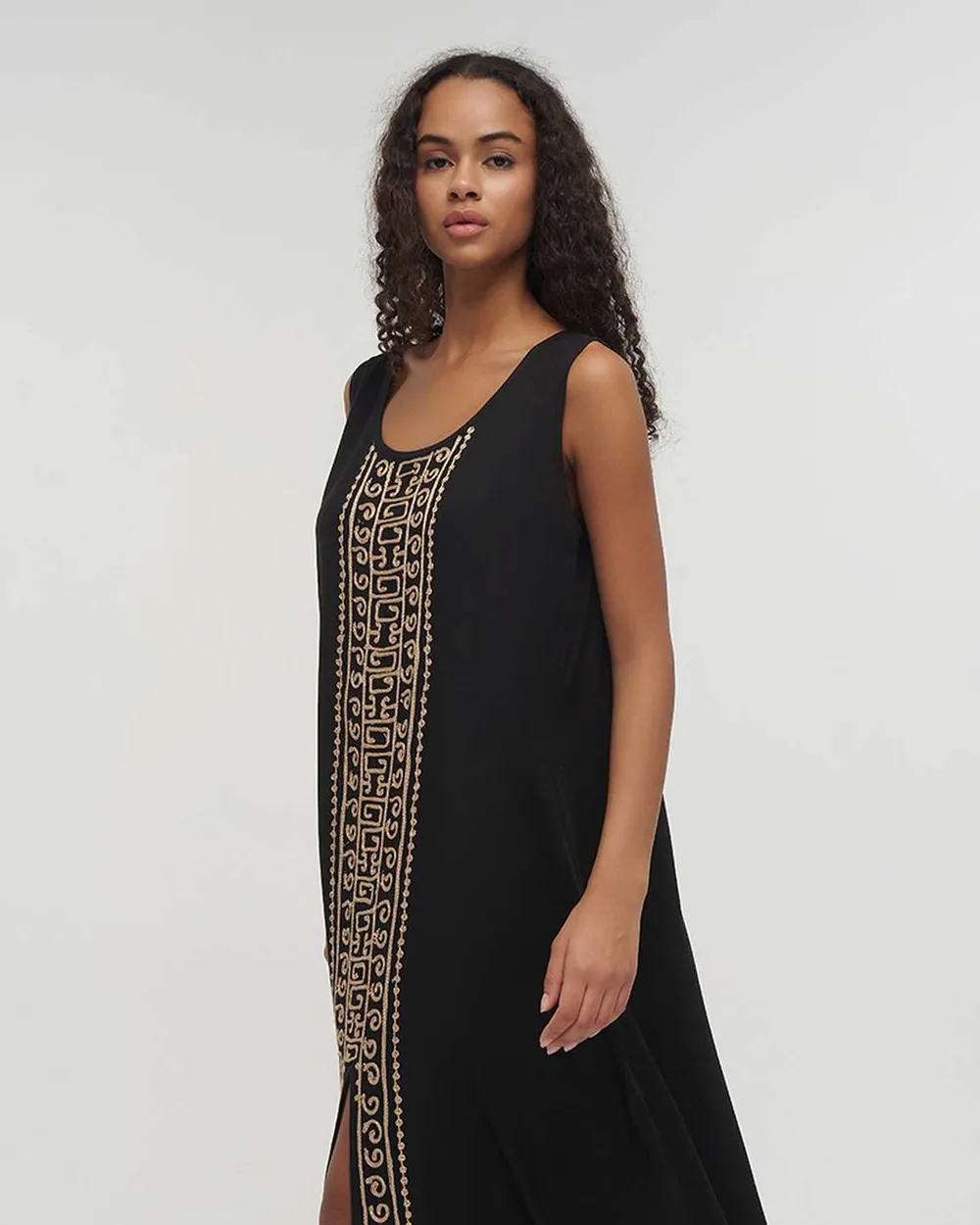 ΦΟΡΕΜΑ ΜΑΚΡΥ ΑΜΑΝΙΚΟ ΜΑΥΡΟ ΜΕ ΧΡΥΣΕΣ ΛΕΠΤΟΜΕΡΕΙΕΣ ONE SIZE (100% VISCOSE)