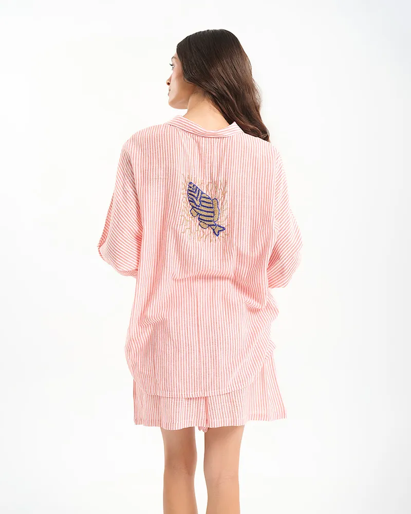 S/2 ΠΟΥΚΑΜΙΣΟ ΚΑΙ ΣΟΡΤΣΑΚΙ ΛΕΥΚΟ/ΚΟΡΑΛΙ ΜΕ ΡΙΓΕΣ ΚΑΙ ΚΕΝΤΗΜΑ ΣΤΗ ΠΛΑΤΗ ONE SIZE (100% COTTON)