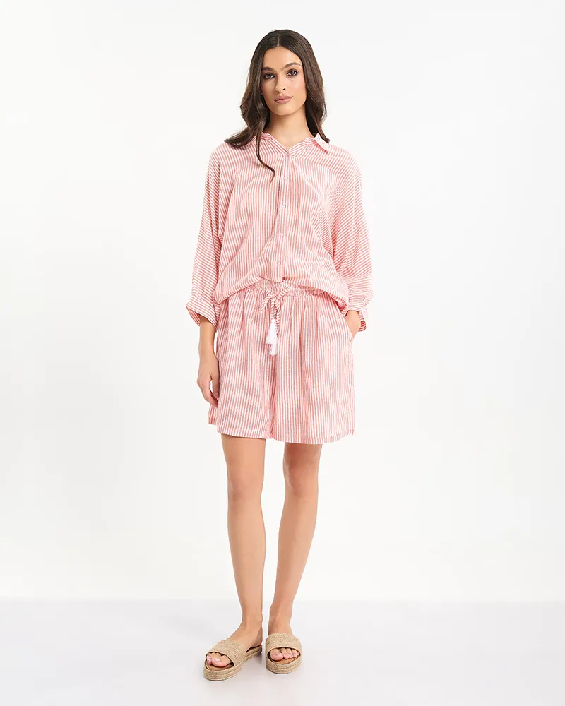 S/2 ΠΟΥΚΑΜΙΣΟ ΚΑΙ ΣΟΡΤΣΑΚΙ ΛΕΥΚΟ/ΚΟΡΑΛΙ ΜΕ ΡΙΓΕΣ ΚΑΙ ΚΕΝΤΗΜΑ ΣΤΗ ΠΛΑΤΗ ONE SIZE (100% COTTON)