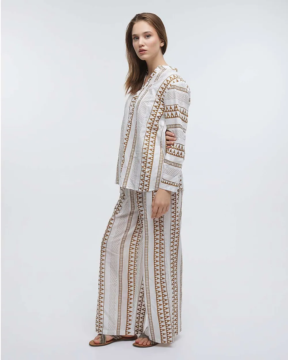 ΠΟΥΚΑΜΙΣΟ ΛΕΥΚΟ ΜΕ ΚΑΦΕ ΣΧΕΔΙΑ ONE SIZE(100% COTTON)