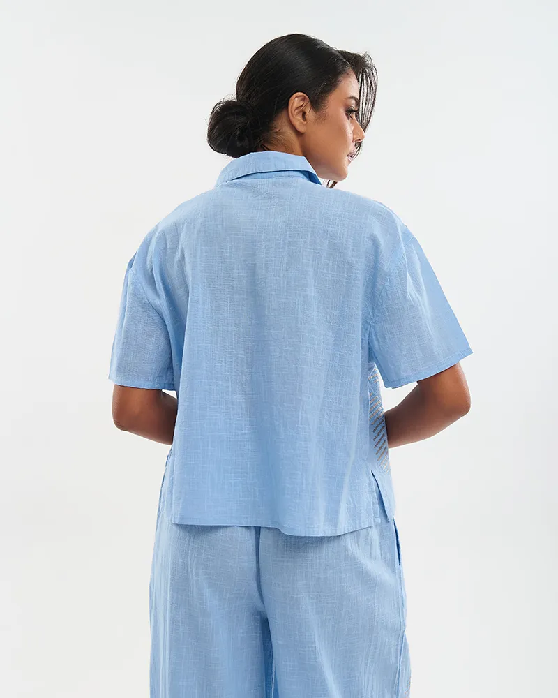 ΠΟΥΚΑΜΙΣΟ ΜΕ ΚΟΝΤΟ ΜΑΝΙΚΙ ΣΕ ΓΑΛΑΖΙΟ ΜΕ ΑΣΗΜΕΝΙΕΣ ΠΟΥΛΙΕΣ ONE SIZE (100% COTTON)