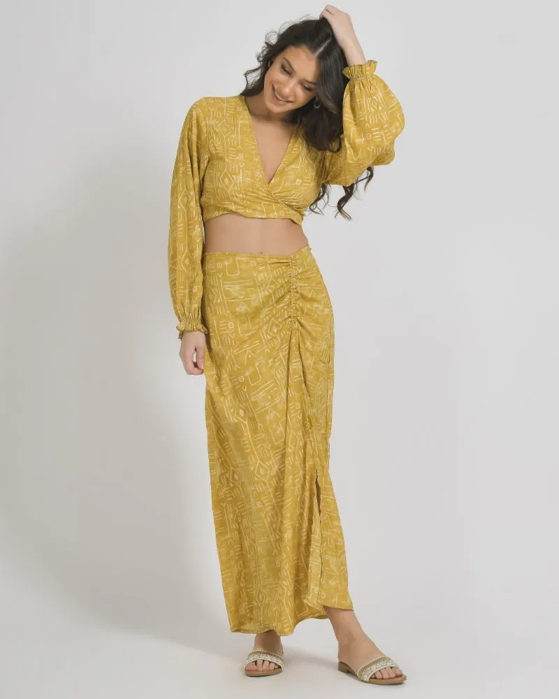 ΤΟΠ/ΜΠΛΟΥΖΑΚΙ ΣΕ ΜΟΥΣΤΑΡΔΙ ΧΡΩΜΑ ΜΕ ΓΕΩΜΕΤΡΙΚΑ ΣΧΕΔΙΑ ONE SIZE  (100% CREPE) .