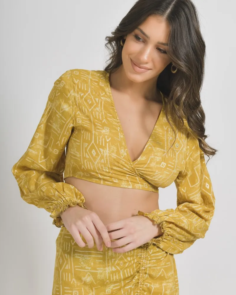 ΤΟΠ/ΜΠΛΟΥΖΑΚΙ ΣΕ ΜΟΥΣΤΑΡΔΙ ΧΡΩΜΑ ΜΕ ΓΕΩΜΕΤΡΙΚΑ ΣΧΕΔΙΑ ONE SIZE  (100% CREPE) .