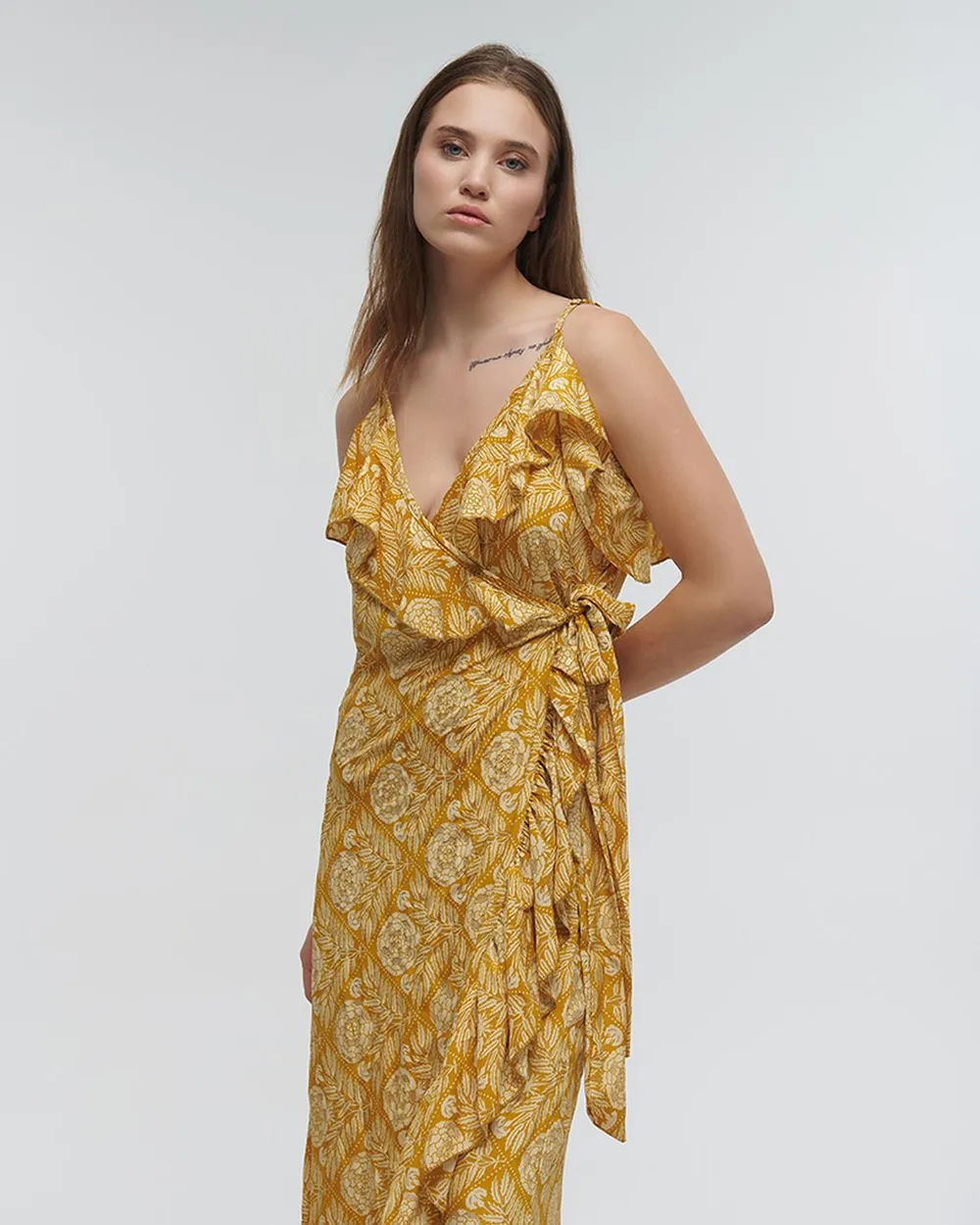 ΦΟΡΕΜΑ ΜΑΚΡΥ ΚΡΟΥΑΖΕ ''ΛΟΥΛΟΥΔΙ'' ΚΙΤΡΙΝΟ ΜΕ ΧΡΥΣΕΣ ΛΕΠΤΟΜΕΡΕΙΕΣ ONE SIZE (100% CREPE)