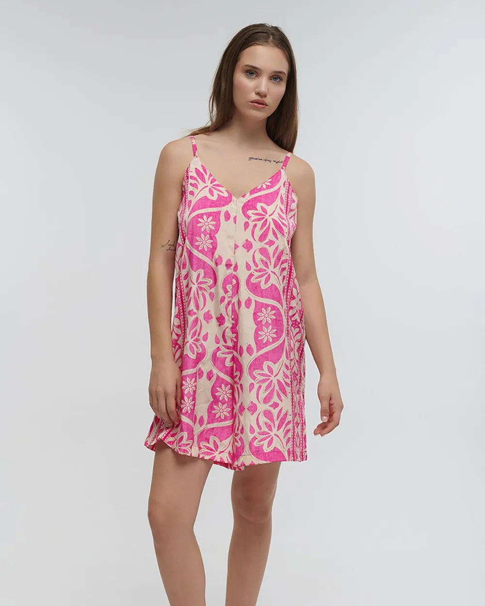 ΟΛΟΣΩΜΗ ΦΟΡΜΑ ΚΟΝΤΗ ΑΜΑΝΙΚΗ ΕΜΠΡΙΜΕ ΜΕ ΛΟΥΛΟΥΔΙΑ ΛΕΥΚΟ/ΡΟΖ ΜΕ ΧΡΥΣΕΣ ΛΕΠΤΟΜΕΡΕΙΕΣ ONE SIZE (100% CREPE)