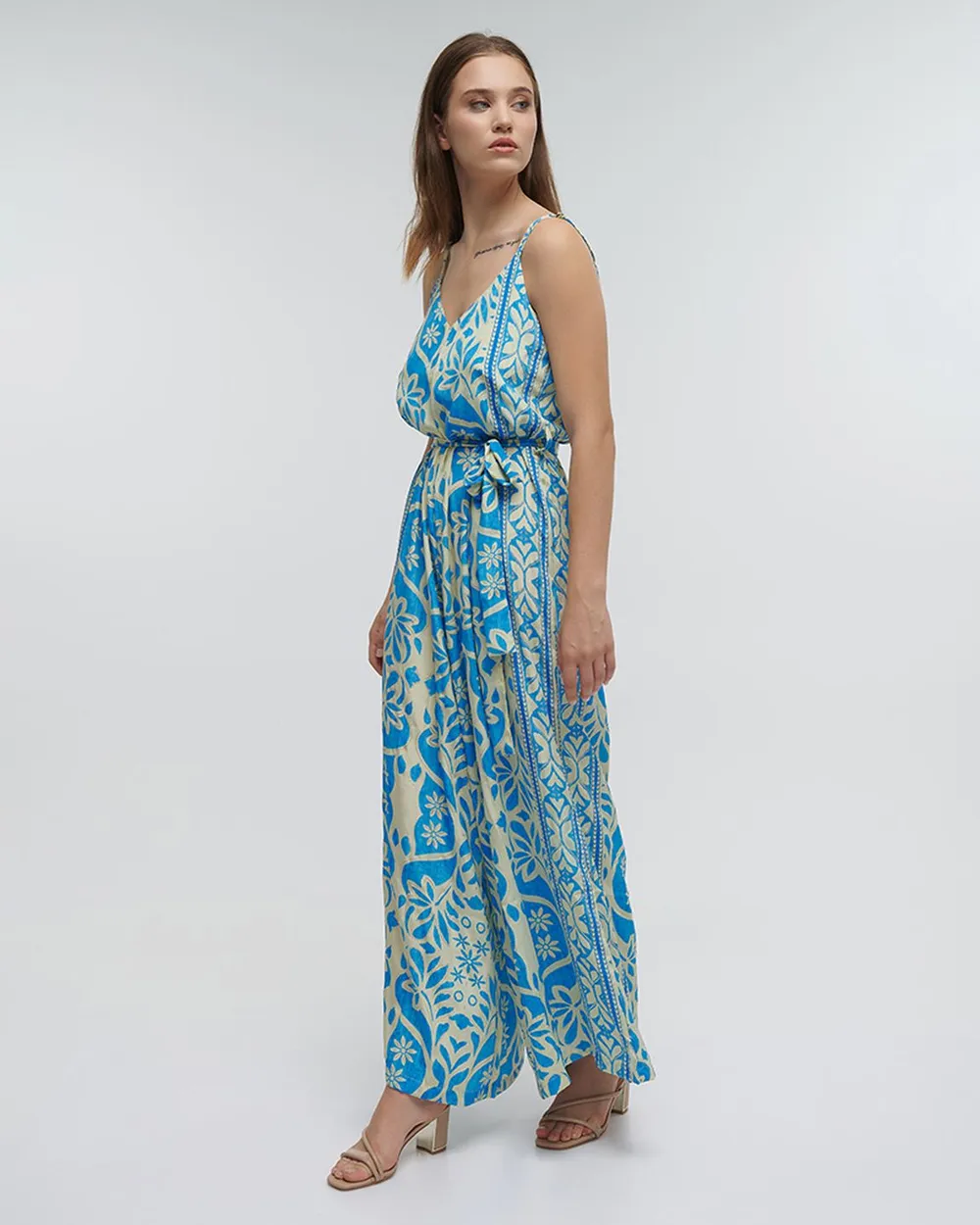 ΟΛΟΣΩΜΗ ΦΟΡΜΑ ΜΑΚΡΙΑ ΑΜΑΝΙΚΗ ΕΜΠΡΙΜΕ ΜΕ ΛΟΥΛΟΥΔΙΑ ΛΕΥΚΟ/ΜΠΛΕ ΜΕ ΧΡΥΣΕΣ ΛΕΠΤΟΜΕΡΕΙΕΣ ONE SIZE (100% CREPE)