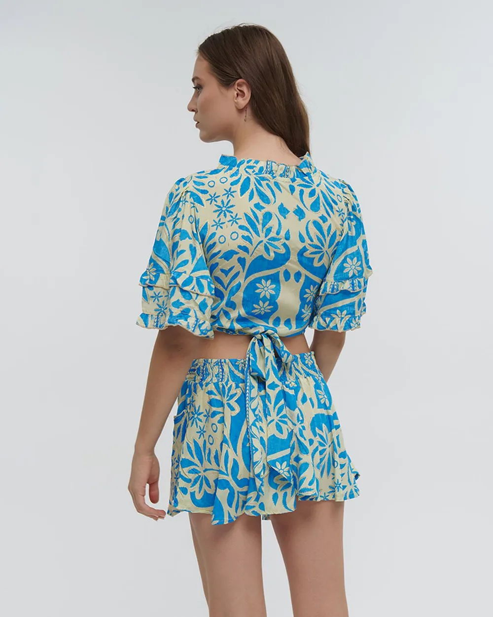 ΤΟΠ ΚΟΝΤΟ ΔΕΤΟ ΕΜΠΡΙΜΕ ΜΕ ΛΟΥΛΟΥΔΙΑ ΛΕΥΚΟ/ΜΠΛΕ ΜΕ ΧΡΥΣΕΣ ΛΕΠΤΟΜΕΡΕΙΕΣ ONE SIZE (100% CREPE)