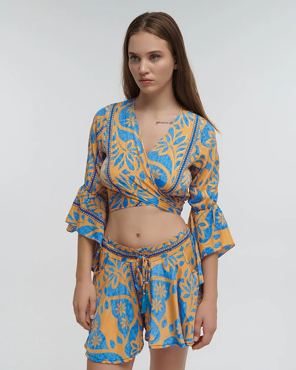 ΤΟΠ ΚΟΝΤΟ ΔΕΤΟ ΜΕ ΛΟΥΛΟΥΔΙΑ ΜΠΛΕ/ΠΟΡΤΟΚΑΛΙ ΜΕ ΧΡΥΣΕΣ ΛΕΠΤΟΜΕΡΕΙΕΣ ONE SIZE (100% CREPE)