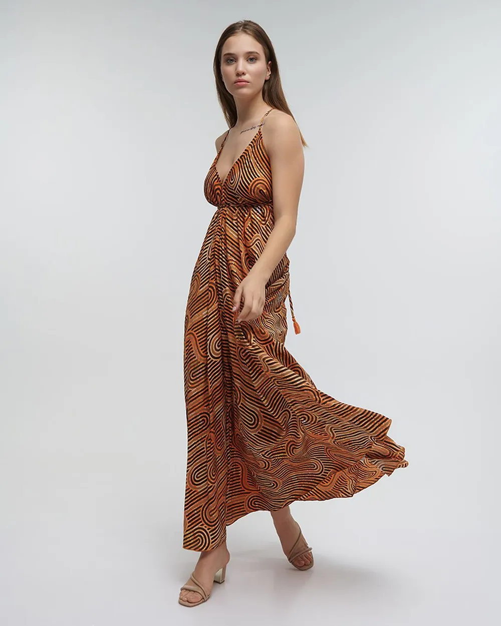 ΦΟΡΕΜΑ ΜΑΚΡΥ ΕΞΩΠΛΑΤΟ ΠΟΡΤΟΚΑΛΙ ΜΕ ΓΕΩΜEΤΡΙΚΑ ΣΧΕΔΙΑ ΚΑΙ ΧΡΥΣΕΣ ΛΕΠΤΟΜΕΡΕΙΕΣ ONE SIZE (100%RAYON)