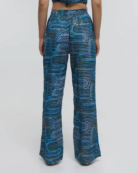 ΠΑΝΤΕΛΟΝΑ ΜΕ ΤΣΕΠΕΣ ΜΠΛΕ ΜΕ ΓΕΩΜΑΤΡΙΚΑ ΣΧΕΔΙΑ ΚΑΙ ΧΡΥΣΕΣ ΛΕΠΤΟΜΕΡΕΙΕΣ M/L (100%RAYON) ΠΑΝΤΕΛΟΝΑ ΜΕ ΤΣΕΠΕΣ ΜΠΛΕ ΜΕ ΓΕΩΜΑΤΡΙΚΑ ΣΧΕΔΙΑ ΚΑΙ ΧΡΥΣΕΣ ΛΕΠΤΟΜΕΡΕΙΕΣ M/L (100%RAYON)