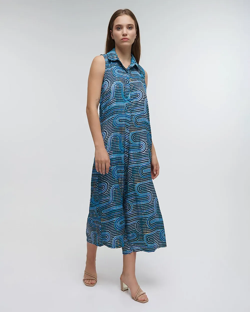 ΟΛΟΣΩΜΗ ΦΟΡΜΑ ΑΜΑΝΙΚΗ ΜΠΛΕ ΜΕ ΓΕΩΜEΤΡΙΚΑ ΣΧΕΔΙΑ ΚΑΙ ΧΡΥΣΕΣ ΛΕΠΤΟΜΕΡΕΙΕΣ ONE SIZE (100%RAYON)